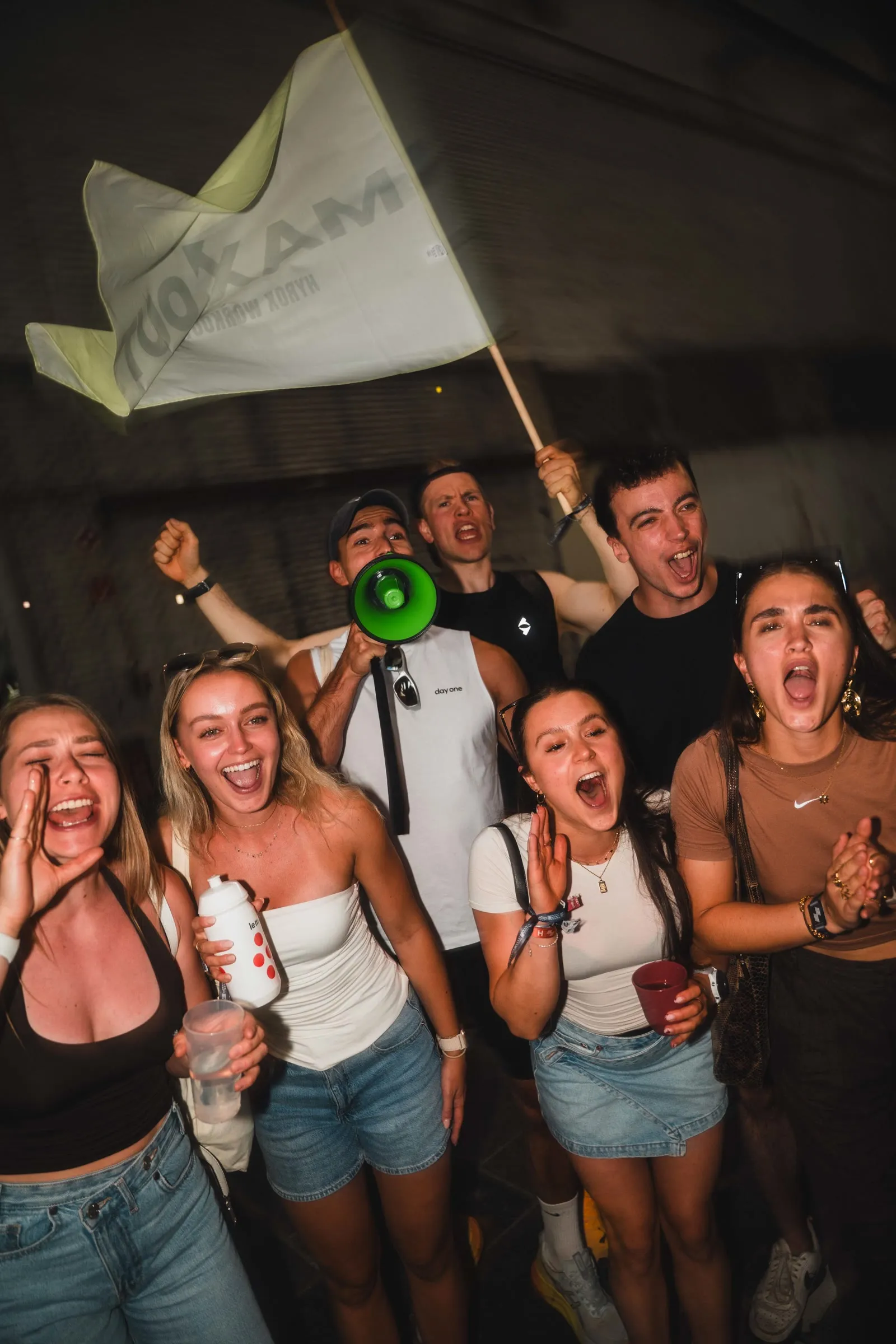 MaxOut beim Race: Fahne oben, Megafon an, alle schreien